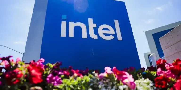 Intel gây quỹ 15 tỷ USD để tăng tốc phát triển AI và chip. Phân tích tác động lên thị trường, cổ phiếu Intel và nhận định chuyên sâu từ Cường Nguyễn về cuộc đua công nghệ.