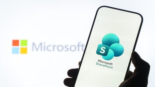 Lỗ hổng SharePoint bị khai thác ngay sau khi mã PoC công khai. Doanh nghiệp cần vá lỗi, kiểm tra log và rà soát máy chủ.