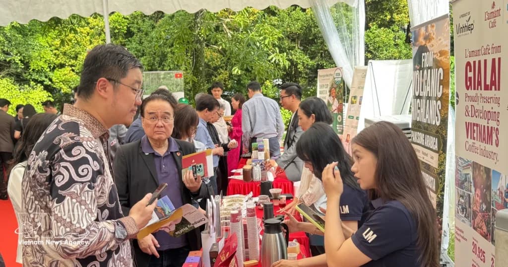 SME Việt Nam ứng dụng AI qua hợp tác với Singapore và Meta để tối ưu vận hành, xúc tiến thương mại và mở rộng thị trường quốc tế.