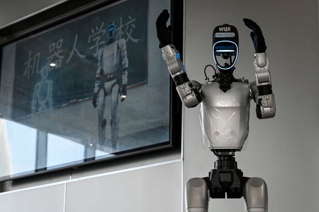Unitree IPO được đăng ký gấp 8.288 lần, định giá 9 tỷ USD, dù robot humanoid vẫn mắc kẹt ở bài toán AI vật lý.