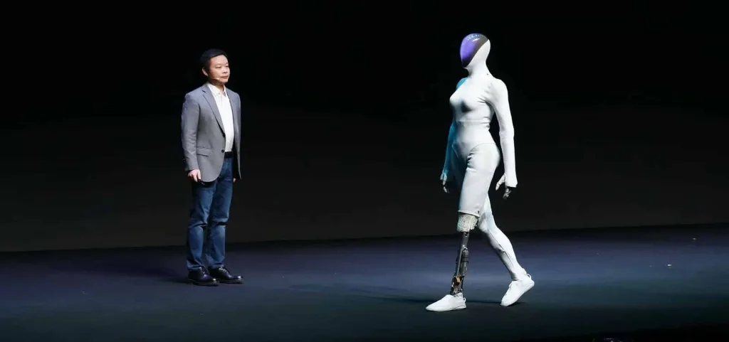 XPeng Robotics gọi vốn hơn 900 triệu USD để sản xuất robot hình người IRON, chạy Physical AI on-device từ cuối 2026.